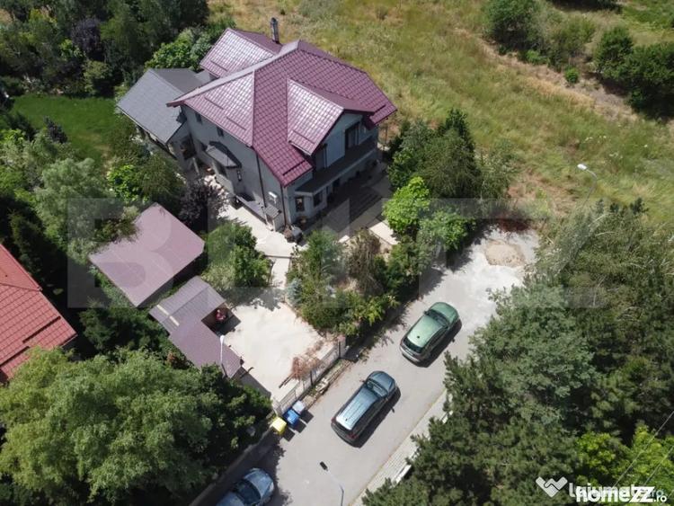 Casă cu 7 camere cu Teren 1170 Mp în Central