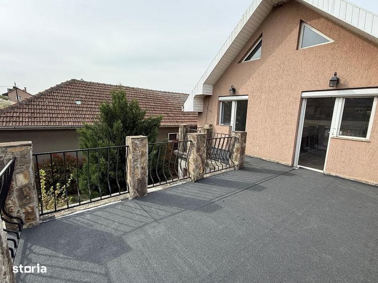 Casă cu 2 camere cu Teren 2778 Mp în Central