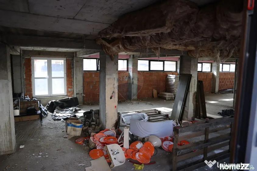 Spațiu comercial, de 317 mp, în Ipotești