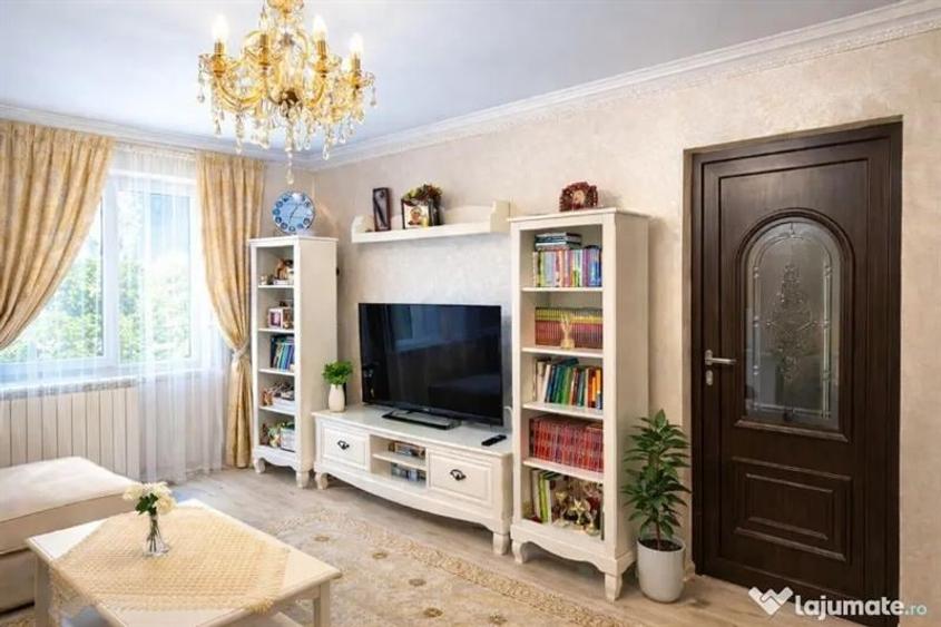 Apartament cu 3 camere semidecomandat în Exterior Vest