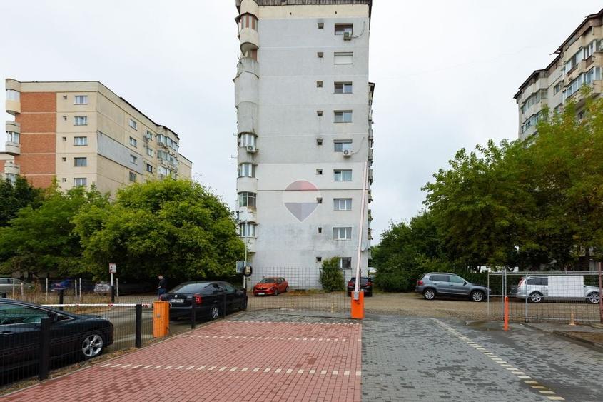 Apartament cu 3 camere decomandat în Nord