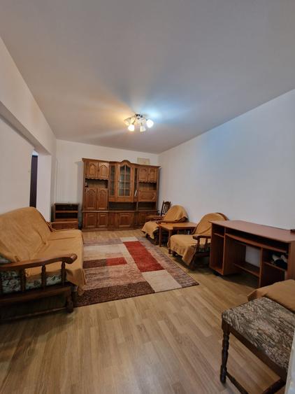 Apartament cu 3 camere decomandat în Colentina