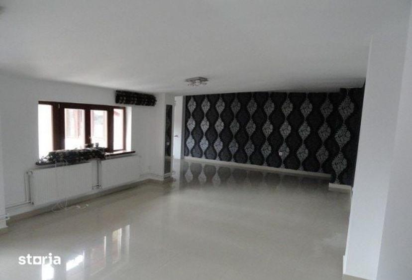 Casă cu 8 camere cu Teren 195 Mp în Timpuri Noi