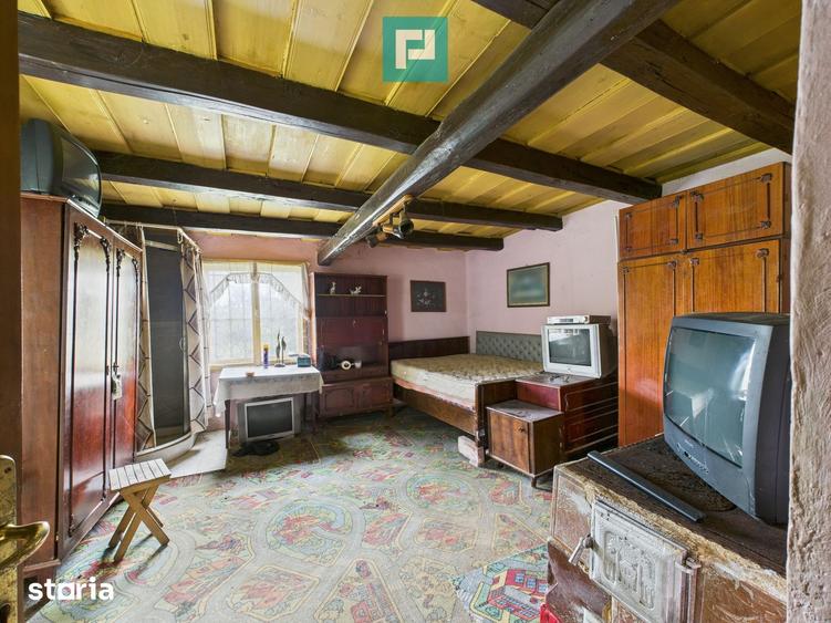 Casă cu 2 camere cu Teren 2473 Mp în Conop