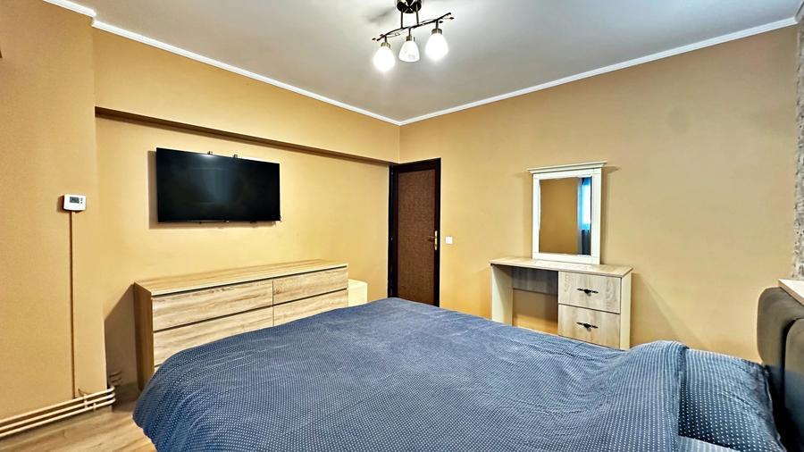 Apartament cu 3 camere decomandat, mobilat în Far