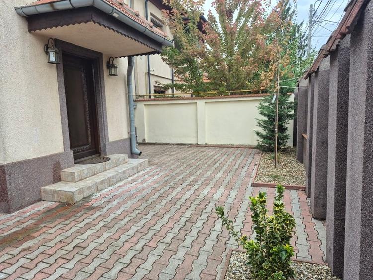 Casă individuală cu 4 camere cu Canalizare în Bucureștii Noi