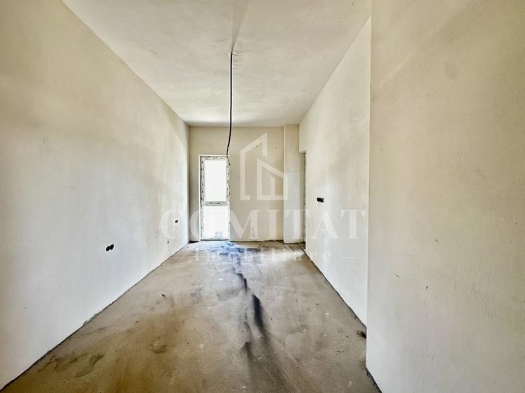 Apartament cu 3 camere semidecomandat în Florești
