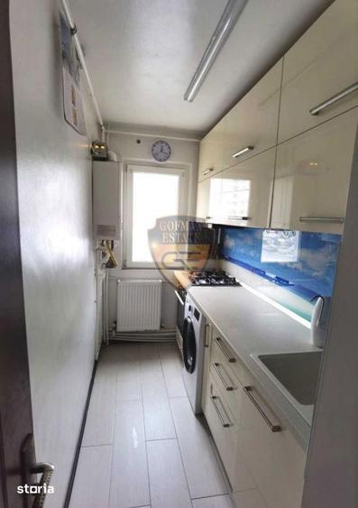 Apartament cu 3 camere semidecomandat, mobilat în Tomis Nord