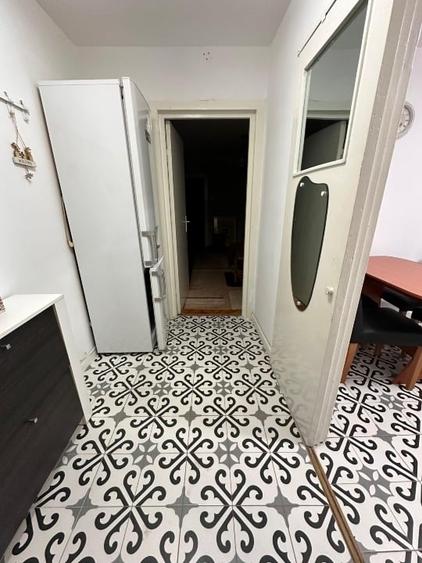 Apartament cu 3 camere semidecomandat, mobilat în Circumvalațiunii