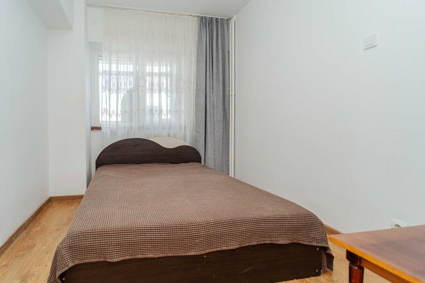 Apartament cu 3 camere decomandat, mobilat în Centru Civic