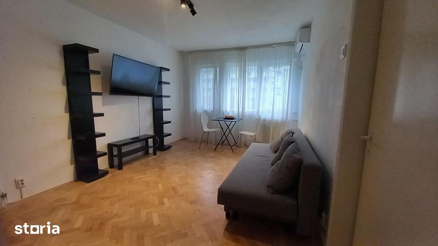 Apartament cu 3 camere semidecomandat în Dristor