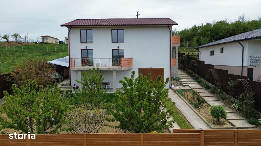 Casă cu 5 camere cu Teren 1175 Mp în Central