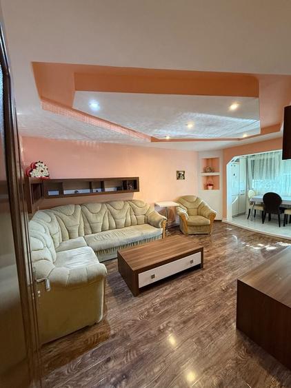 Apartament cu 3 camere decomandat în Milcov