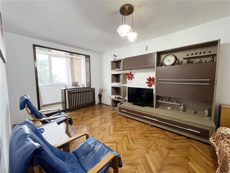Apartament cu 3 camere decomandat, mobilat în Gării