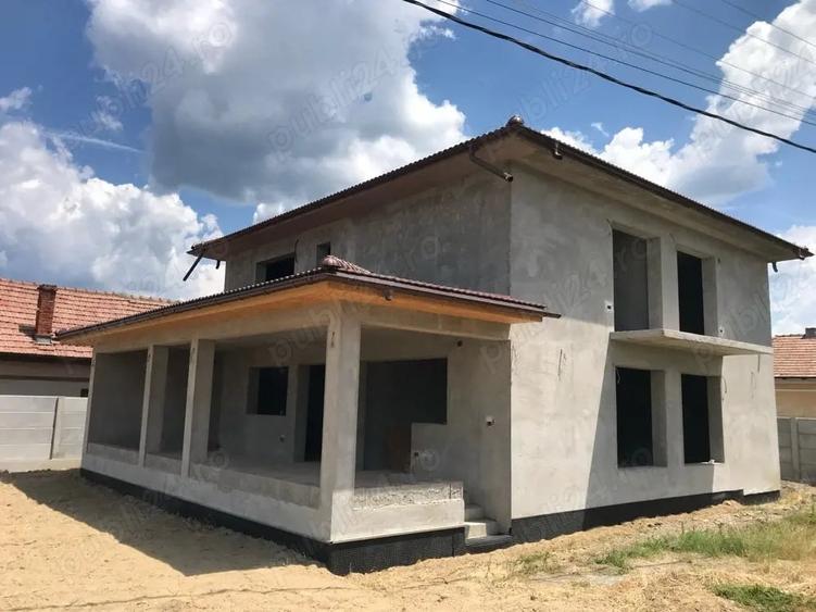 Casă cu Teren 582 Mp în Budești