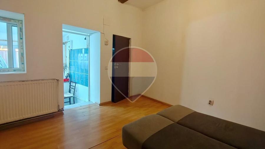 Casă individuală cu 3 camere cu Teren 150 Mp în Schei