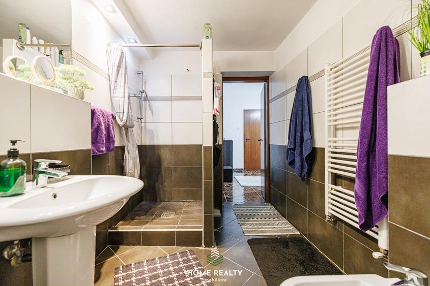 Casă individuală cu 6 camere cu Canalizare în Telegrafului