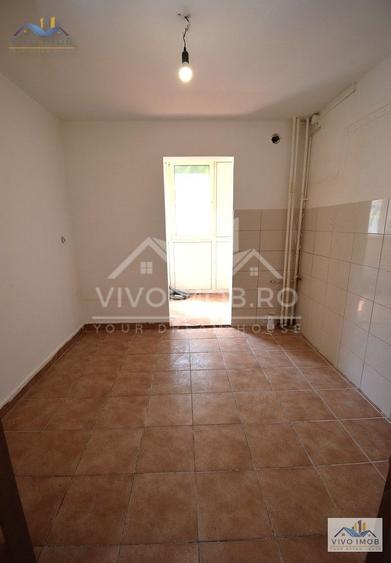 Apartament cu 3 camere semidecomandat în Titan