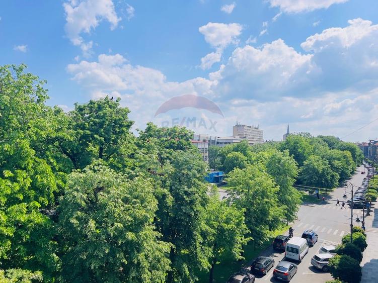 Apartament cu 3 camere semidecomandat, mobilat în Podgoria