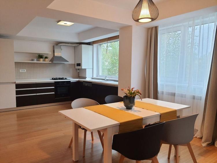 Apartament cu 4 camere decomandat, mobilat în Pipera