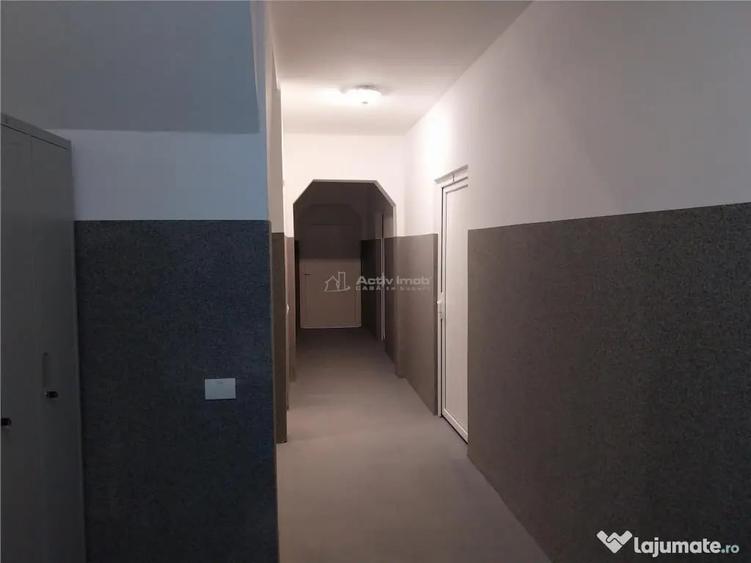 Casă cu 20 camere cu Teren 300 Mp în Central