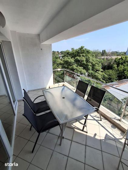Apartament cu 3 camere decomandat în Pajura