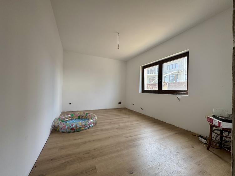 Casă individuală cu 5 camere cu Teren 323 Mp în Berceni