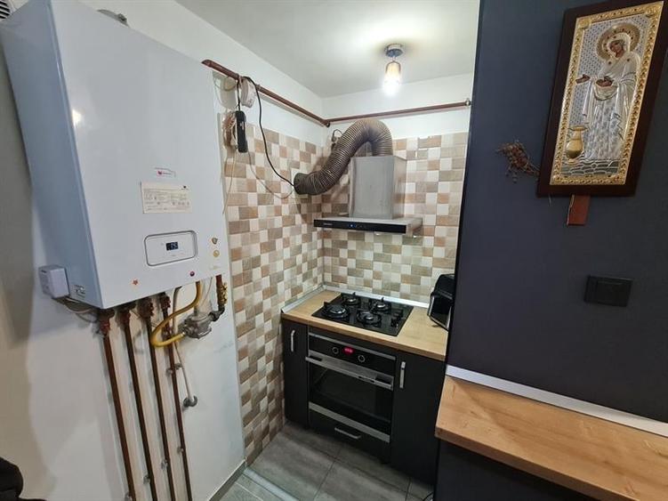 Apartament cu 2 camere semidecomandat, mobilat în Rovine
