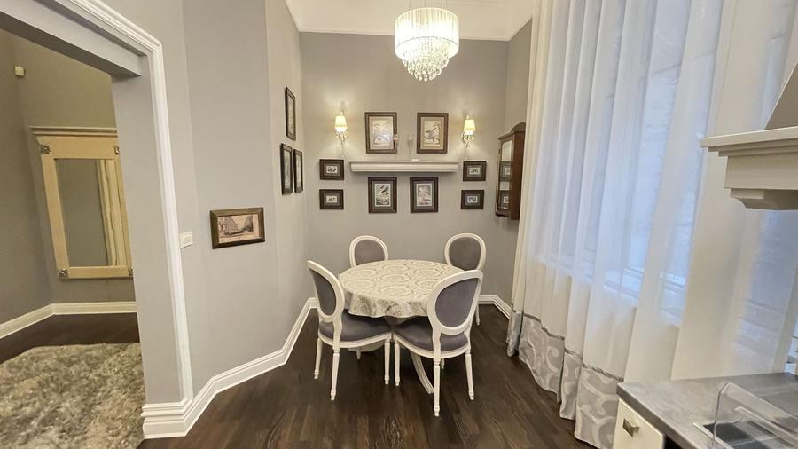 Apartament cu 3 camere semidecomandat, mobilat în Neptun