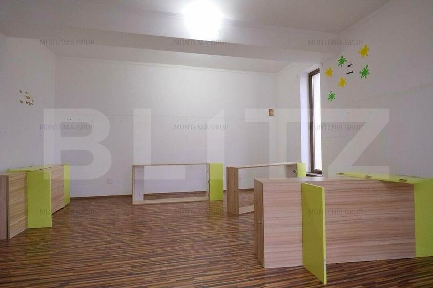 Casă individuală cu 6 camere cu Canalizare în Nord-Est