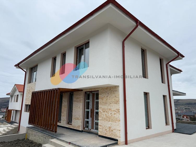 Duplex cu 4 camere cu Canalizare în Chinteni