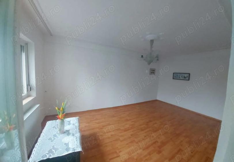 Apartament cu 3 camere decomandat în Micro 21