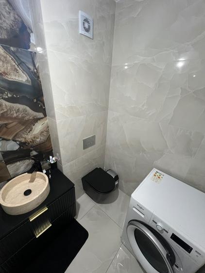Apartament cu 3 camere semidecomandat în Baicului