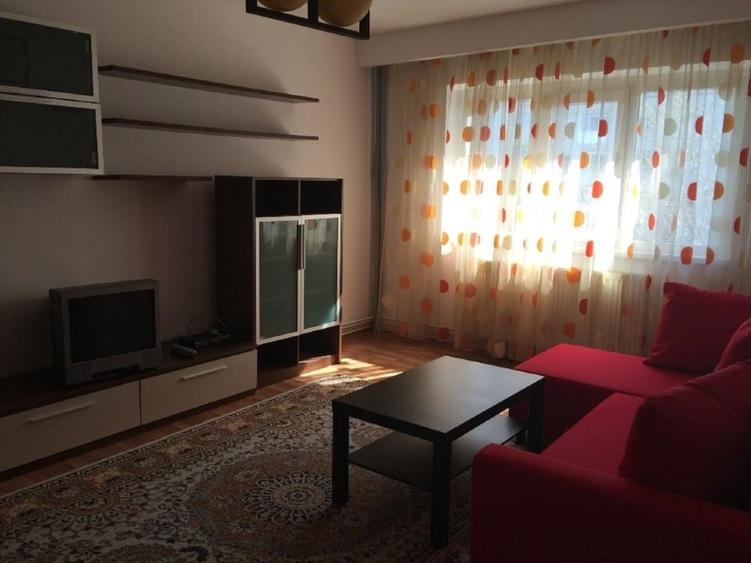 Apartament cu 4 camere decomandat, mobilat în Băneasa
