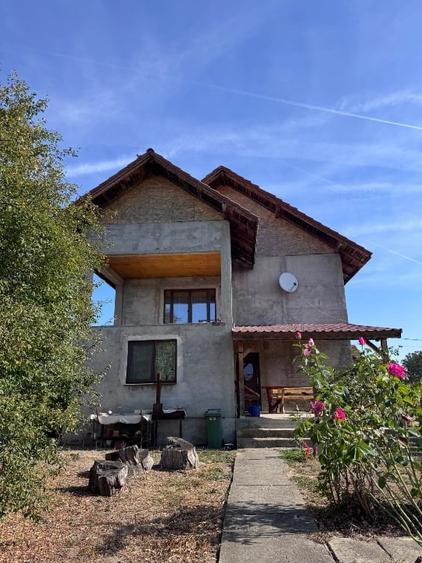 Casă individuală cu 5 camere cu Teren 2000 Mp în Câlnic