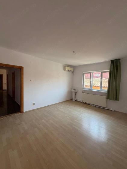 Spațiu comercial, de 110 mp, în Central