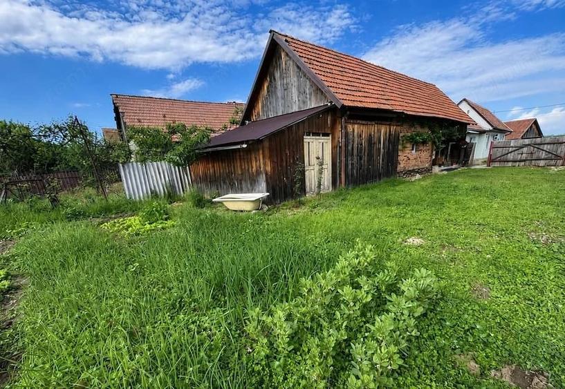 Casă cu 2 camere cu Teren 868 Mp în Arpașu de Sus