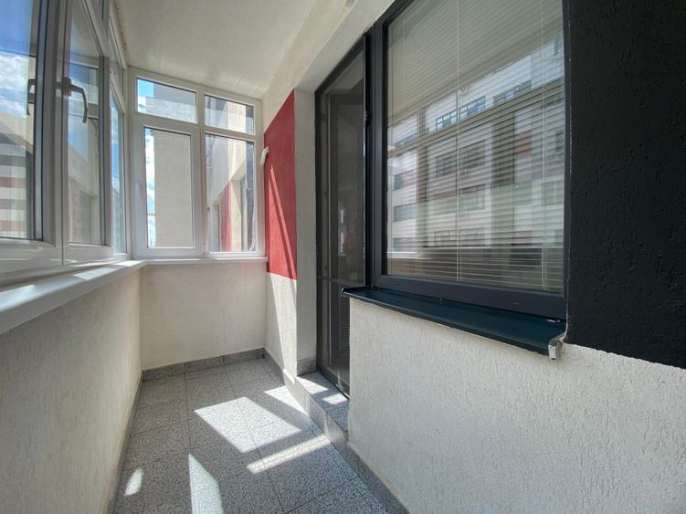 Apartament cu 3 camere decomandat în Drumul Taberei