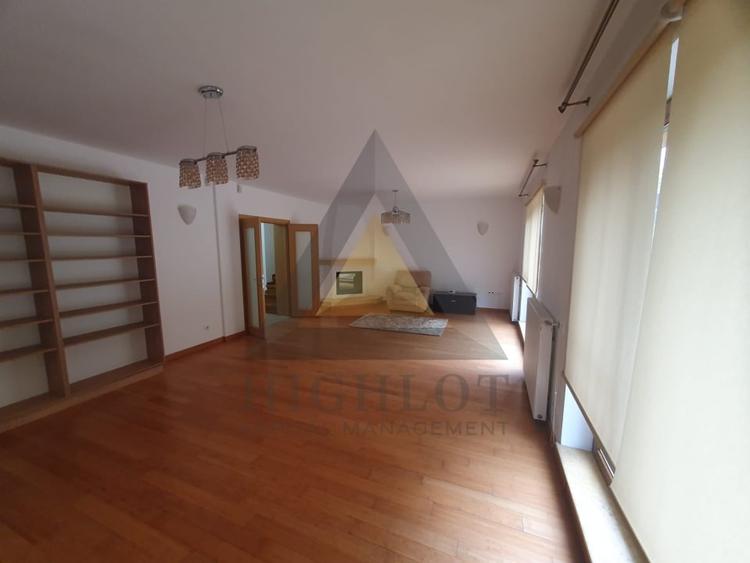 Duplex cu 6 camere cu Piscina în Iancu Nicolae