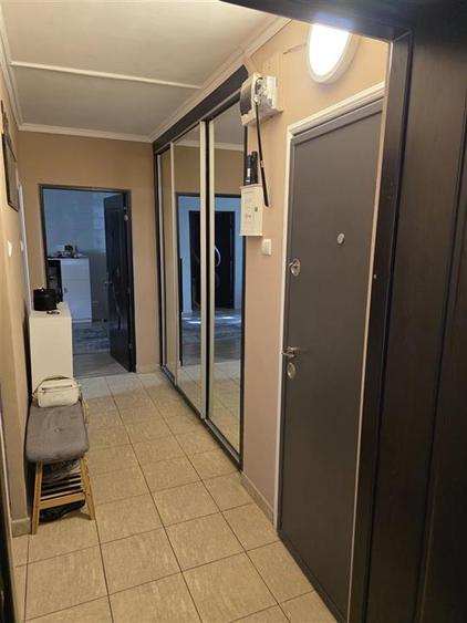 Apartament cu 3 camere semidecomandat, mobilat în Podu Roș