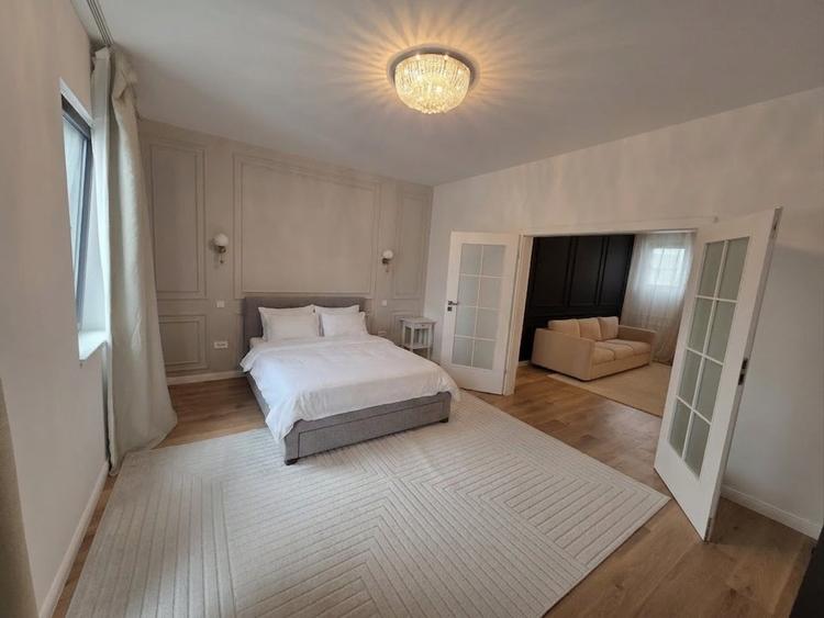 Apartament cu 3 camere semidecomandat, mobilat în Universitate