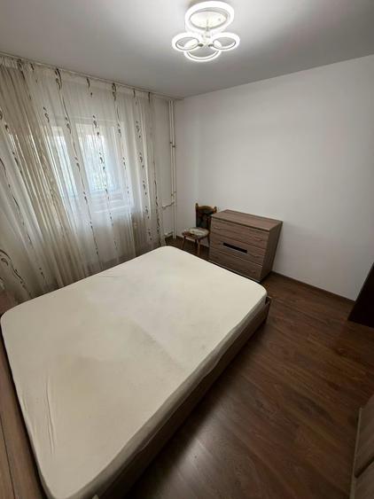 Apartament cu 3 camere semidecomandat în Gării