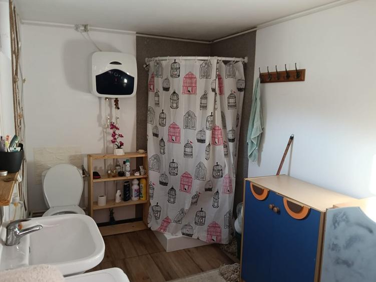 Casă individuală cu 2 camere cu Teren 2451 Mp în Sângeru