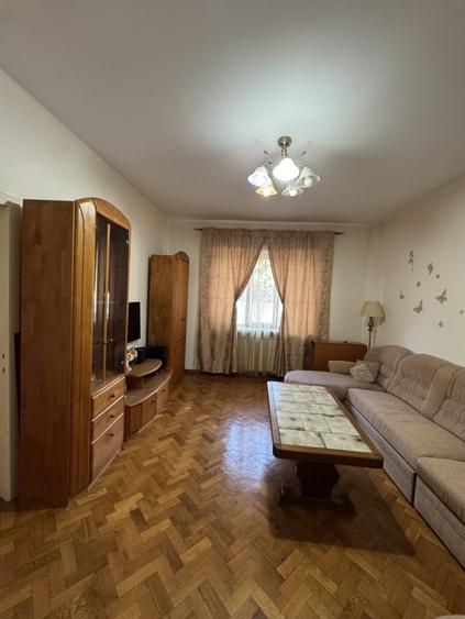 Apartament cu 3 camere semidecomandat în Ultracentral