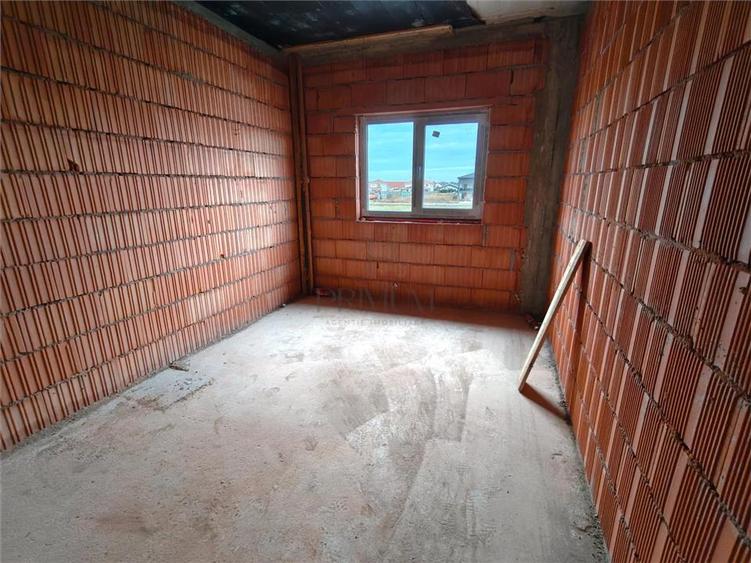 Duplex cu 4 camere cu Canalizare în Moșnița Nouă