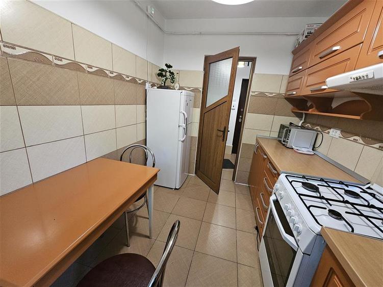 Apartament cu 2 camere semidecomandat, mobilat în Tătărași