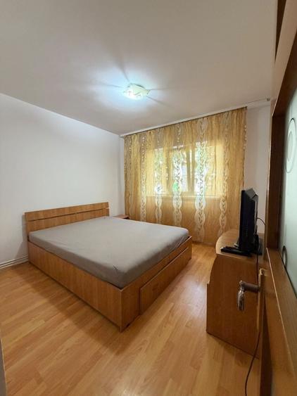 Apartament cu 3 camere decomandat în Racova