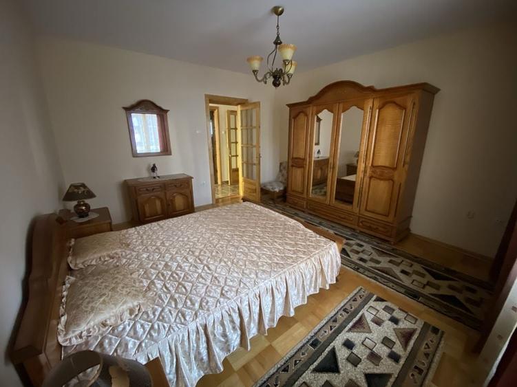 Casă cu 4 camere în Băile Herculane