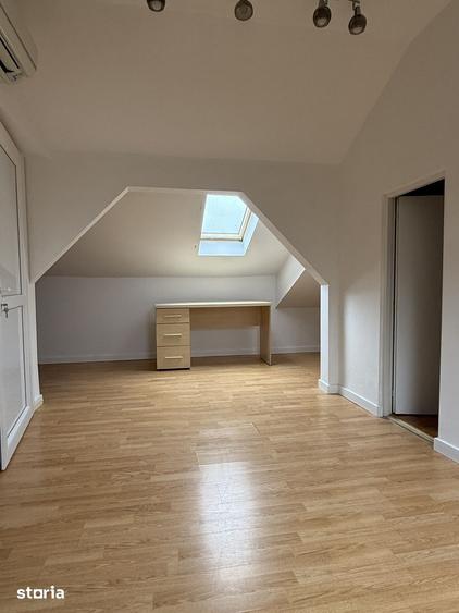 Casă cu 5 camere cu Teren 200 Mp în Central