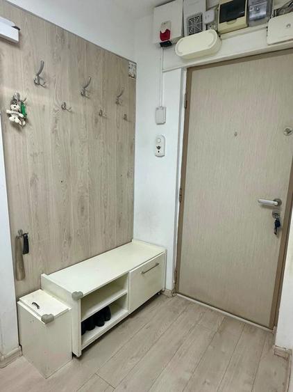 Apartament cu 4 camere decomandat, mobilat în Energia